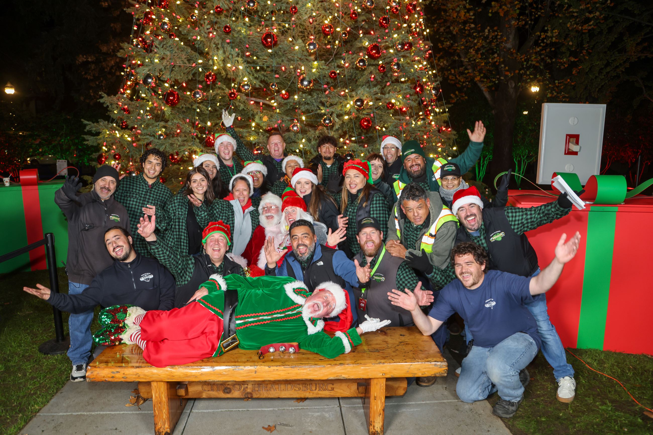 2025-12-05 MERRY HB specials (113)